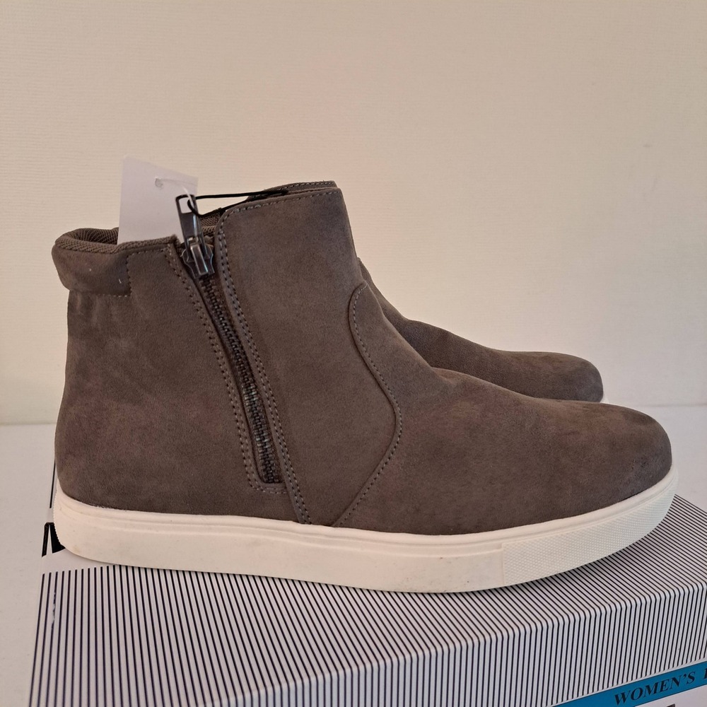 IZOD‎ Mila Ankle Boot Women 10 Grey New Sneaker Boot Memory Foam Zipper 1216-420